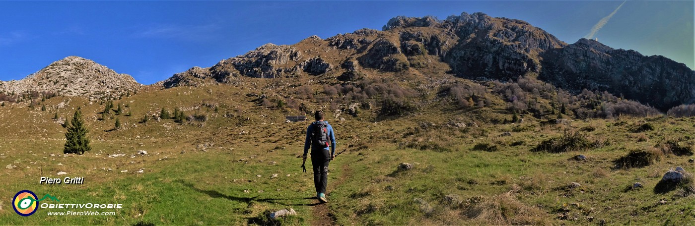 28 Prendiamo sentiero a dx per Rif. Monte Alben e Cima Alben.jpg